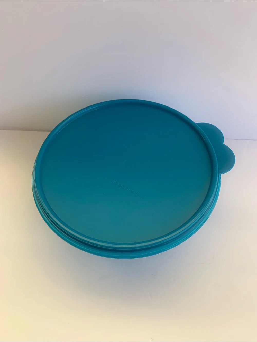 Tupperware Heritage Wonderlier Bowl Vintage 2L (8 3/4 Cups)  Blue  Color